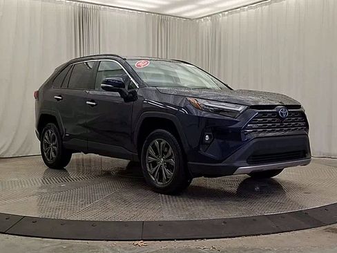 Certified 2022 Toyota RAV4 Limited AWD/4WD image 5
