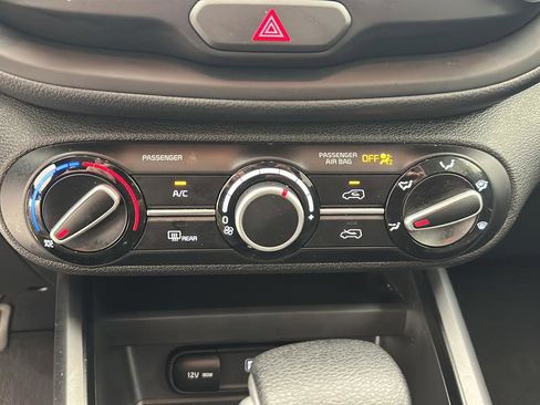 Used 2025 Kia Soul LX w/ LX Technology Package FWD image 20