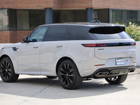 Used 2024 Land Rover Range Rover Sport Dynamic SE AWD/4WD image 2