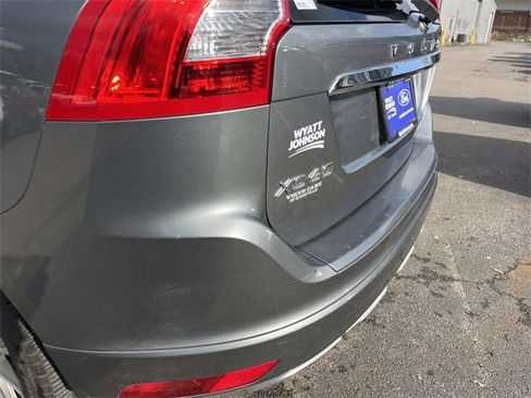 Used 2016 Volvo XC60 T6 Platinum image 10