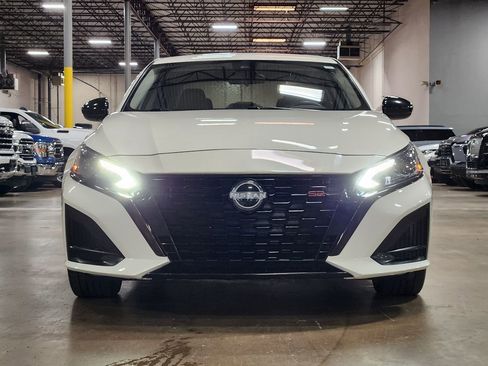 Used 2023 Nissan Altima 2.5 SR AWD/4WD image 2