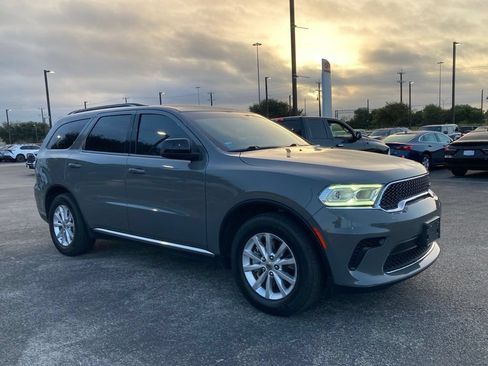 Used 2023 Dodge Durango SXT RWD image 3
