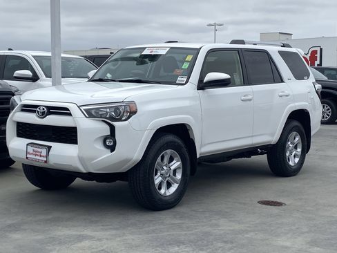 Certified 2024 Toyota 4Runner SR5 AWD/4WD image 6