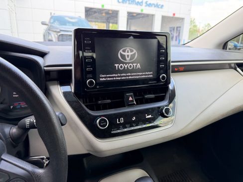 Used 2021 Toyota Corolla LE image 8