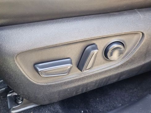 Used 2020 Toyota Highlander XLE AWD/4WD image 23