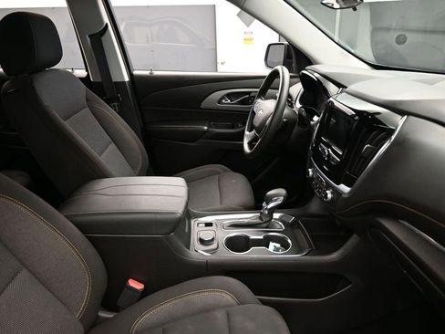 Used 2021 Chevrolet Traverse LS image 40