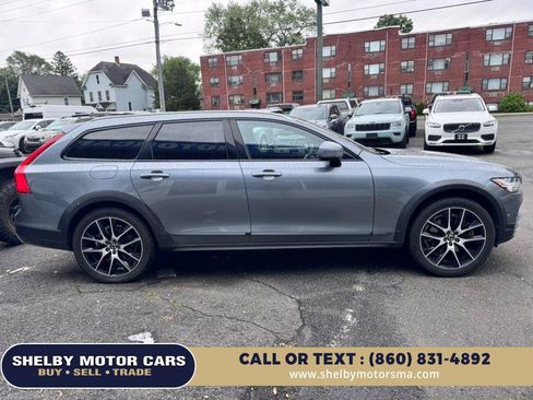 Used 2018 Volvo V90 T6 Cross Country w/ Convenience Package AWD/4WD image 4