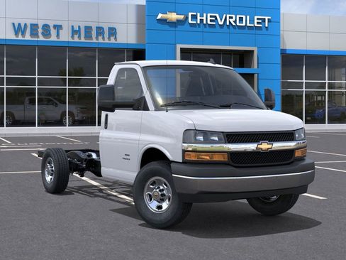 New 2025 Chevrolet Express 3500 Work Van w/ Power Convenience Package image 48