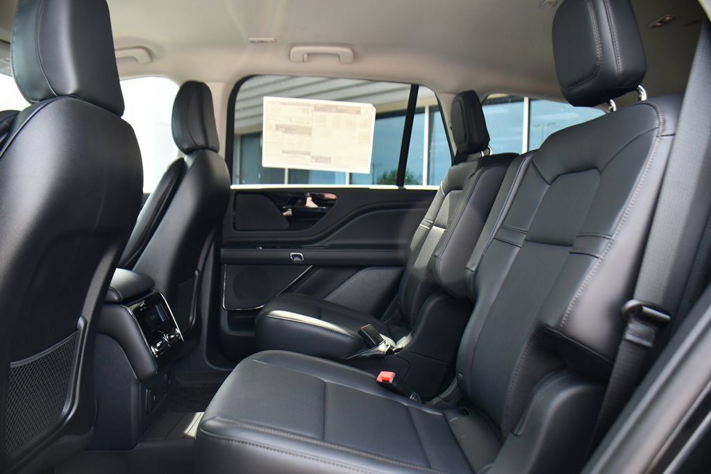 Used 2026 Lincoln Aviator AWD image 23