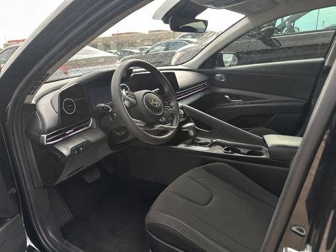 Used 2024 Hyundai Elantra SEL FWD image 5