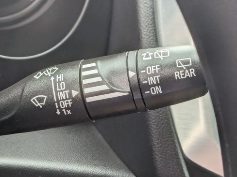 Used 2024 GMC Terrain SLE AWD/4WD image 27