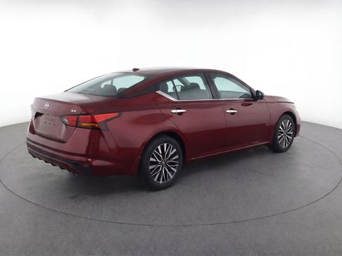 Used 2024 Nissan Altima 2.5 SV FWD image 9