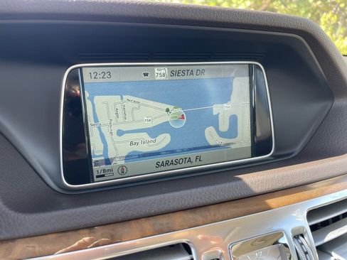 Used 2014 Mercedes-Benz E 550 4MATIC Sedan image 19