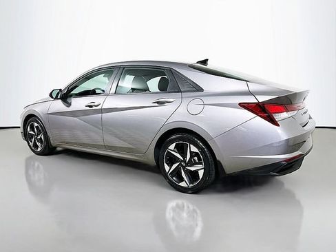 Used 2023 Hyundai Elantra SEL w/ Convenience Package FWD image 5