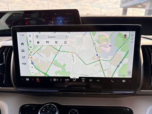 Used 2025 Ford Expedition Active image 24