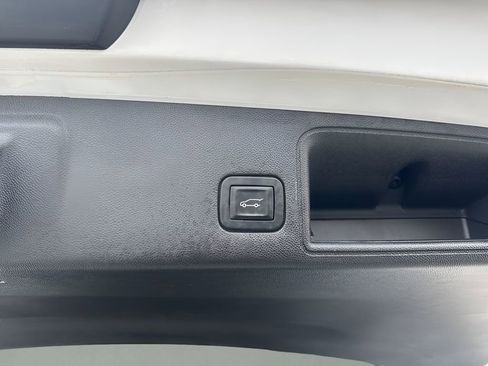 Used 2018 GMC Terrain SLT w/ Preferred Package image 31