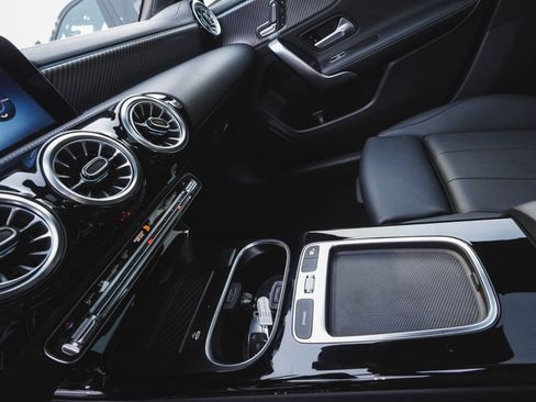 Used 2025 Mercedes-Benz CLA 250 4MATIC image 25