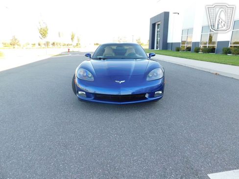 Used 2005 Chevrolet Corvette Z51 w/ Preferred Equipment Group image 3