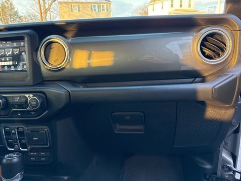 Used 2019 Jeep Wrangler Unlimited Sahara w/ Cold Weather Group image 31