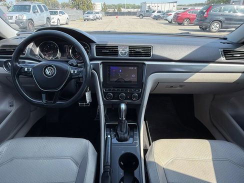 Used 2017 Volkswagen Passat 1.8T R-Line image 3
