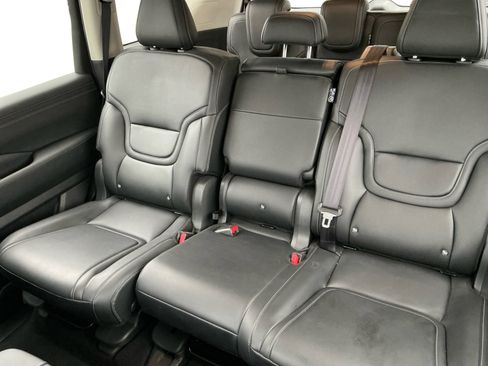Used 2025 Nissan Armada SV RWD image 13