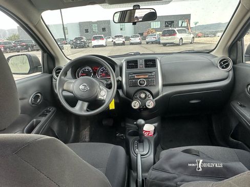 Used 2012 Nissan Versa SV FWD image 7
