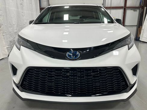 Used 2025 Toyota Sienna XSE image 2