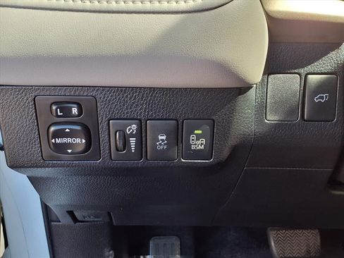 Used 2014 Toyota RAV4 Limited w/ Technology Package image 18