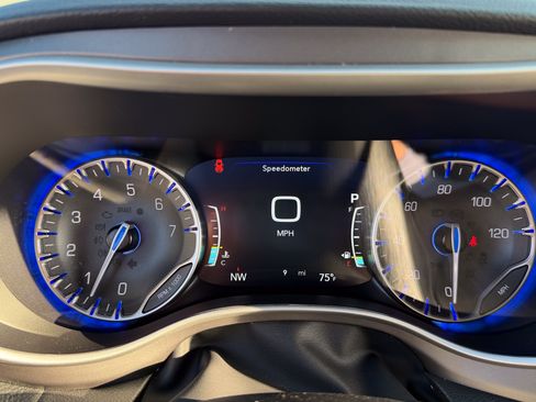 New 2027 Chrysler Pacifica Select AWD/4WD image 21