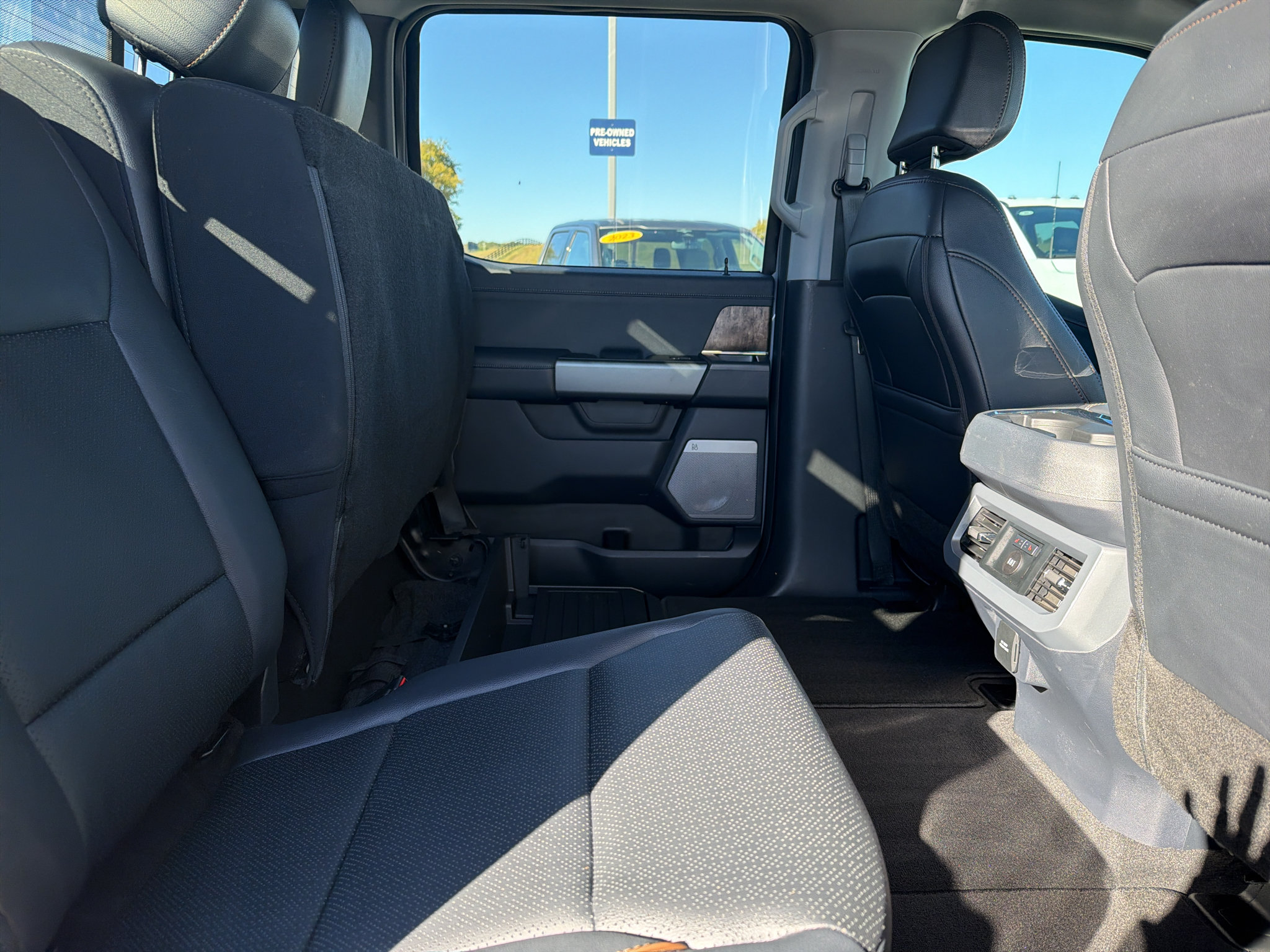 Used 2025 Ford F350 Lariat w/ FX4 Off-Road Package AWD/4WD image 25
