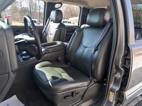 Used 2006 GMC Sierra 2500 SLT w/ Heavy-Duty Power Package image 34