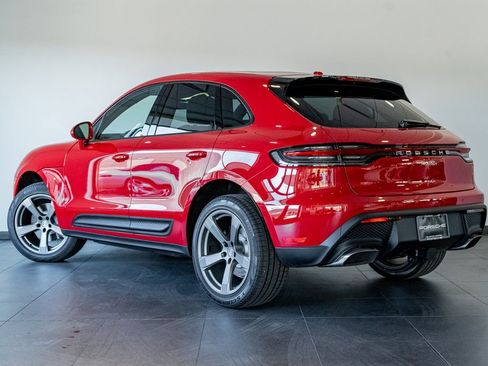 Certified 2025 Porsche Macan AWD/4WD image 3