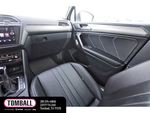 Used 2024 Volkswagen Tiguan SE w/ MDO Package, Three-Row image 11