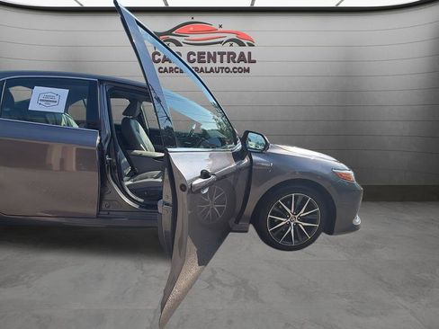 Used 2021 Toyota Camry XLE FWD image 27