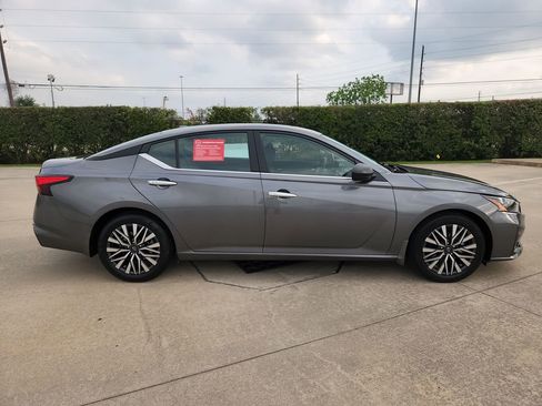 Certified 2024 Nissan Altima 2.5 SV FWD image 4