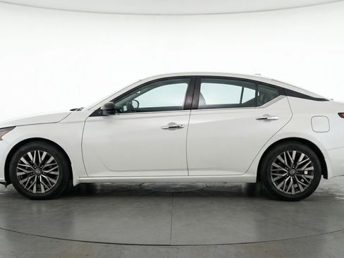 Used 2025 Nissan Altima 2.5 SV image 5