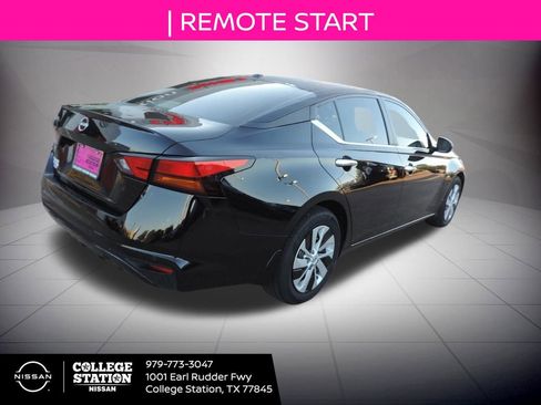 Used 2025 Nissan Altima 2.5 S image 4