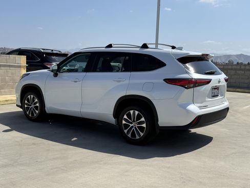 Used 2023 Toyota Highlander XLE FWD image 10