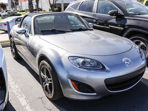 Used 2010 MAZDA MX-5 Miata Sport image 4
