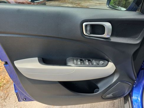 Used 2024 Hyundai Venue SEL FWD image 15