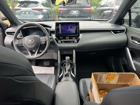 Used 2024 Toyota Corolla Cross AWD Hybrid w/ Convenience Package image 31