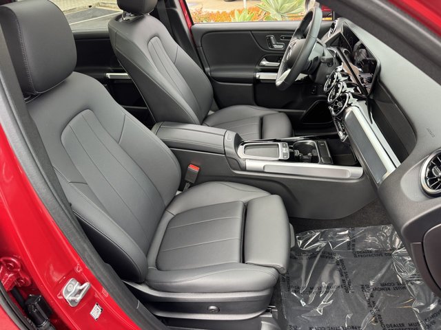 Used 2026 Mercedes-Benz GLB 250 image 6