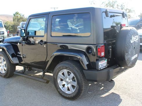 Used 2018 Jeep Wrangler Sahara w/ Connectivity Group AWD/4WD image 6