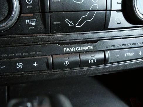 Used 2017 Ford Explorer XLT image 23