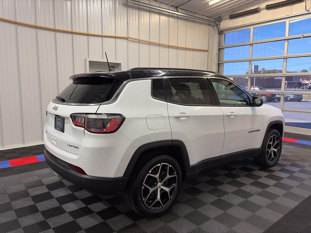Used 2024 Jeep Compass Limited AWD/4WD image 4
