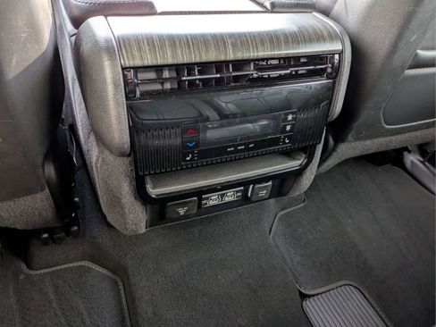 Used 2024 Jeep Wagoneer L Series III w/ Flexible Seating Group AWD/4WD image 12
