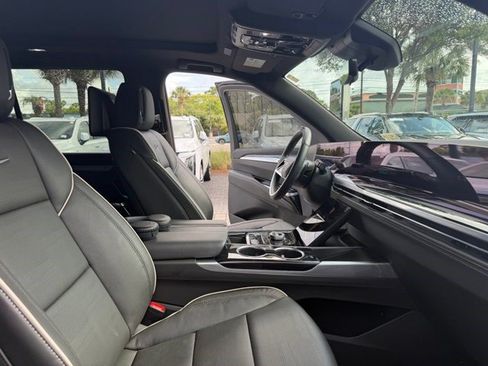 Certified 2026 Cadillac Escalade Sport w/ LPO, ONYX Package AWD/4WD image 22