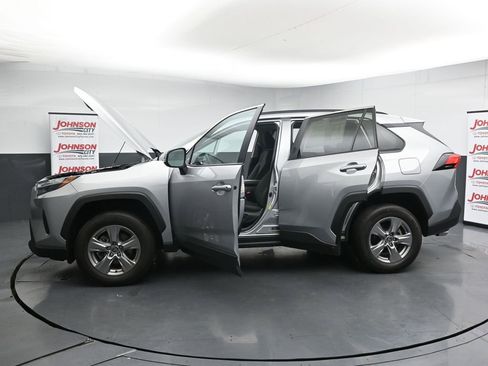 Used 2024 Toyota RAV4 XLE FWD image 42