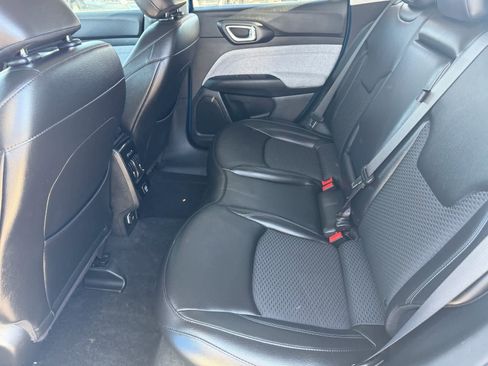 Used 2022 Jeep Compass Latitude image 11