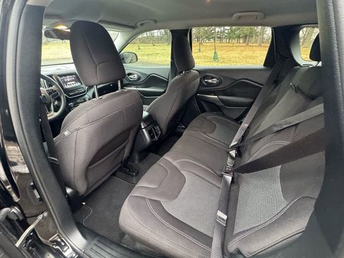 Used 2020 Jeep Cherokee Latitude image 18